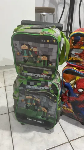 Mochila de rodinha com lancheira