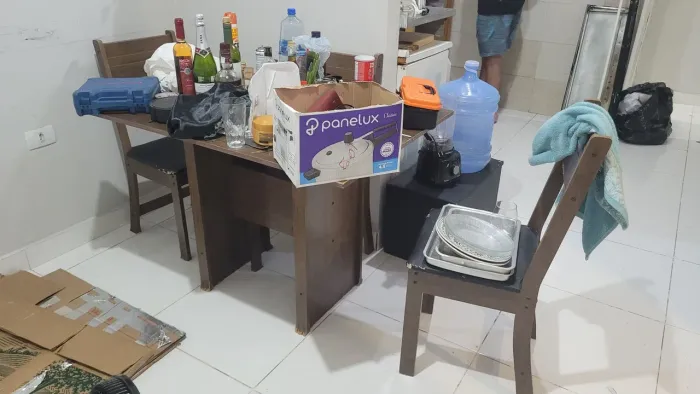 DOAÇÃO MESA COM 3 CADEIRAS