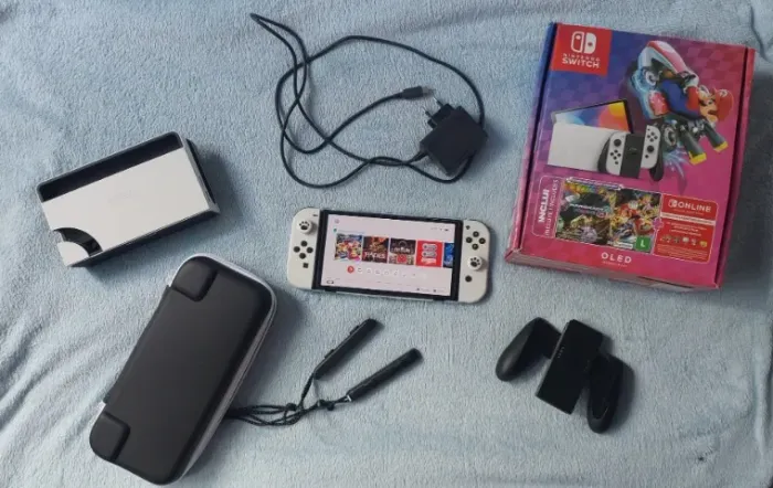 Nintendo Switch OLED 64GB Perfeito Estado com película + Acessórios