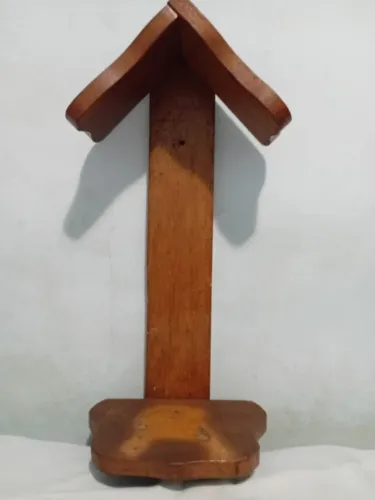 oratório de parede em madeira de lei