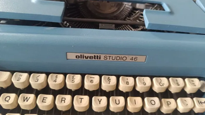 Maquina de escrever Olivetti Studio 46