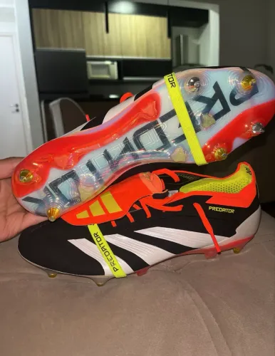 Chuteira Predator adidas 43