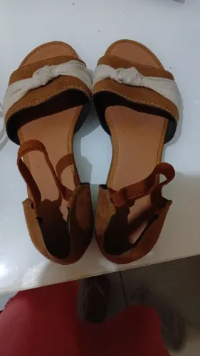 2 pares de sandália a venda