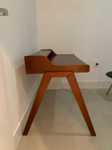 Escrivaninha de madeira 