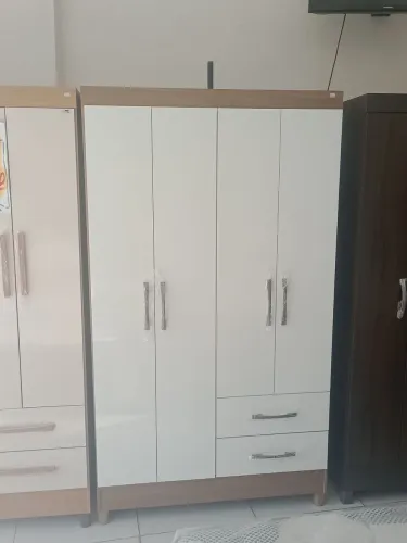 Guarda roupa solteiro 4 portas e prateleiras entrega e montagem grátis