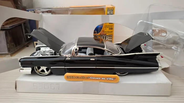 Jada Toys 1/24 - Cadillac