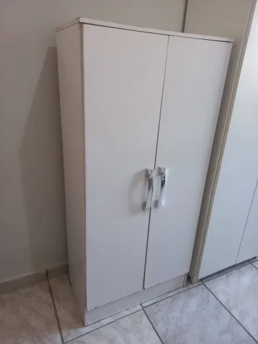 Armário multiuso de 2 portas