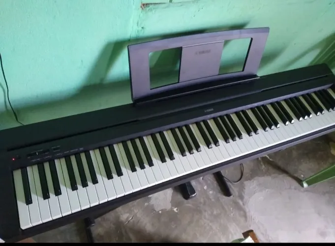 Piano digital Yamaha P45