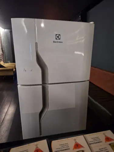 VENDO GELADEIRA ELECTROLUX DUPLEX BRANCA EM PERFEITO ESTADO  
