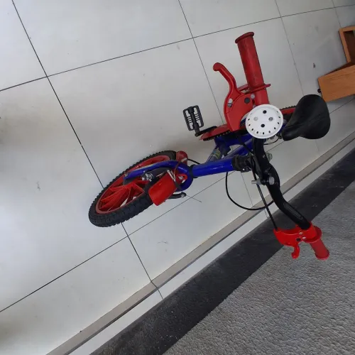 Bicicleta Infantil Aro 16 Azul e Vermelha - Praticamente Nova!
