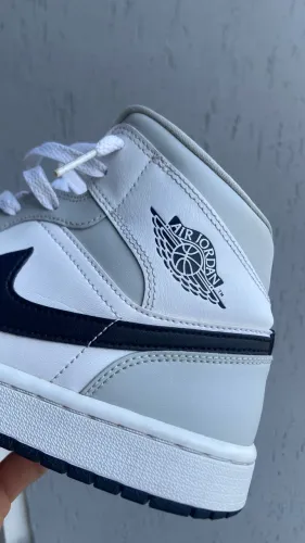 Air Jordan 1 Mid Light Smoke Grey