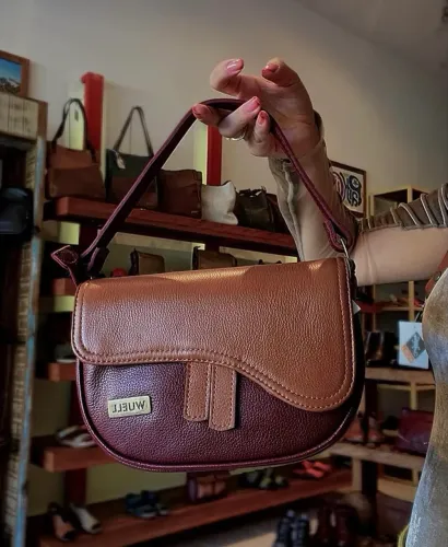 Bolsa em couro legítimo Marsala com caramelo
