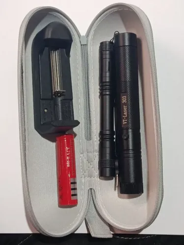 Kit Super Laser 303 Verde + Lanterna UV (Completo com Carregador e Case)