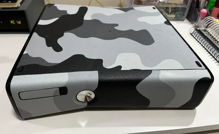 Xbox 360 Desbloqueado com todos os acessórios.