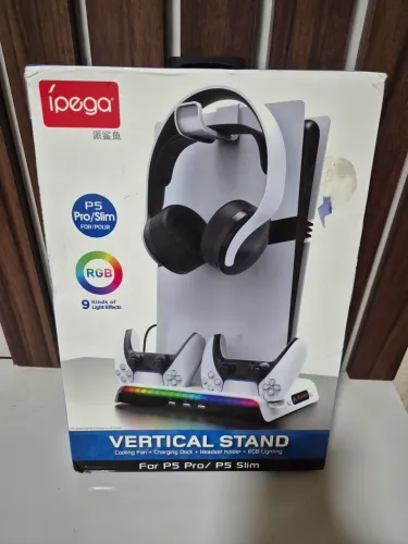 Suporte Vertical iPega para PS5 Slim/Pro com Cooler RGB e Carregador de Controles