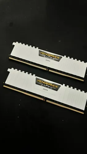 Memória RAM Corsair (8x2) 3200mhz