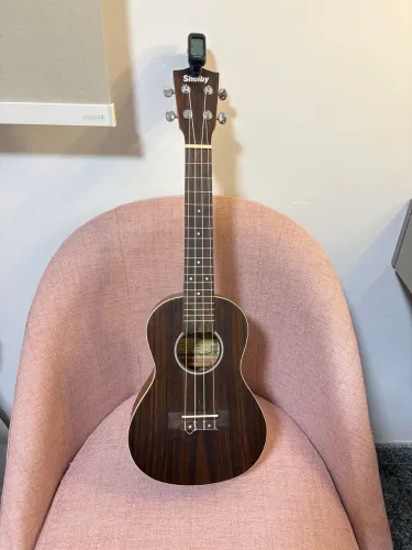 Ukulele Shelby SU-23R STNT + Capa + Afinador