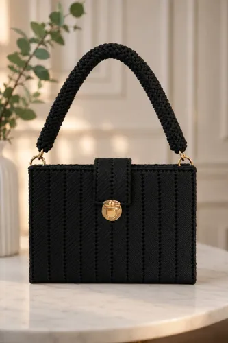 Bolsas feitas à mão por encomenda.