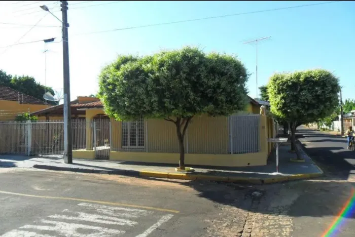 Casa para Venda em Martinópolis, Vila Alegrete, 3 dormitórios, 1 suíte, 2 banheiros, 2 vag