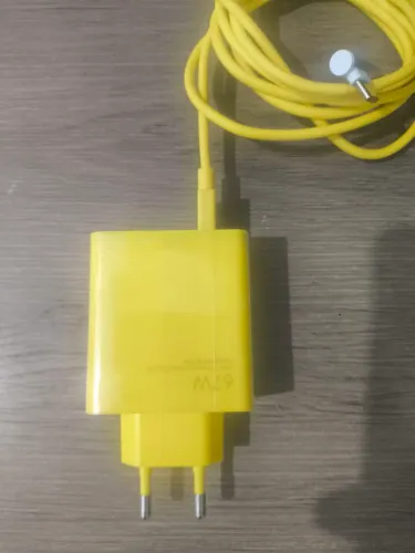 Carregador xiaome 67w com cabo de 1,8mts esse carrega 67w mesmo.