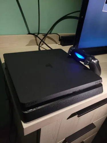 Playstation 4 Slim funcionando 100% + Jogos digitais + Controle + Cabos 