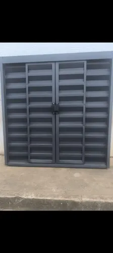 Janela galvanizada preta