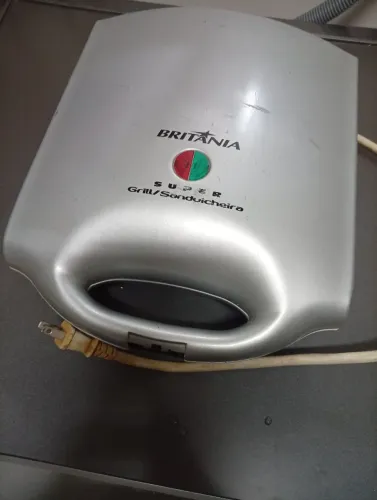 Grill sanduicheira Britânia,grande.