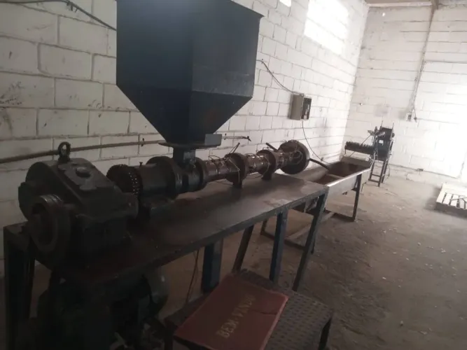 Extrusora, aglutinador e picotador. Fábrica de grãos completa!