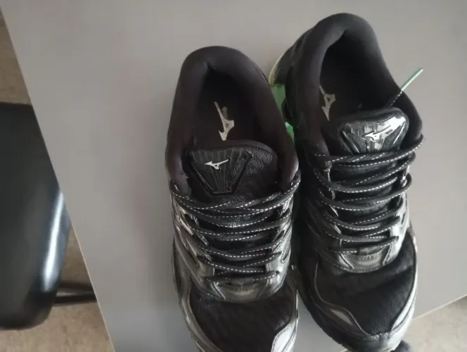Mizuno Wave 8 prophecy 