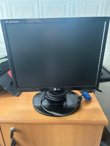Vendo lote de 8 monitores LCD