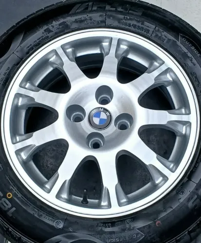 Scorro S144 aro 15 furação 4x100 c/ pneus novos