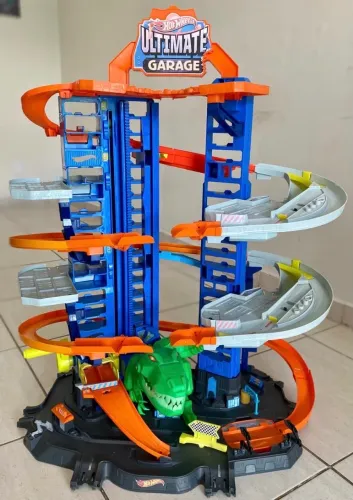 Ultimate Garage Hot-Wheels