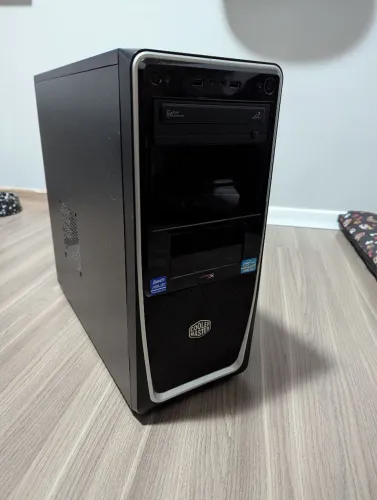 Gabinete Cooler Master Elite 311 Mid Tower ATX + 2 Fans Cooler Master 120mm