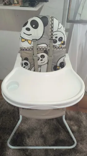 Cadeirinha de alimentação Galzerano semi-nova.