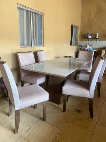 Mesa 6 lugares com cadeiras