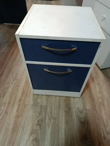 CRIADO MUDO