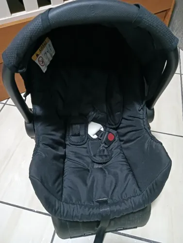 Bebê conforto da Galzerano preto+ base, em perfeito estado, usado 5 vezes muito novo.