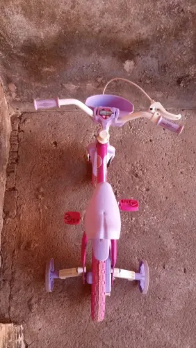 Bicicleta infantil em estado de Nova