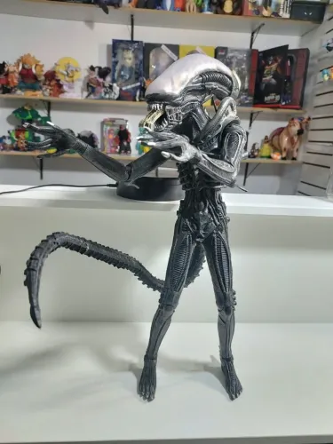 Boneco alien Xenomorph Scala 1/4 neca