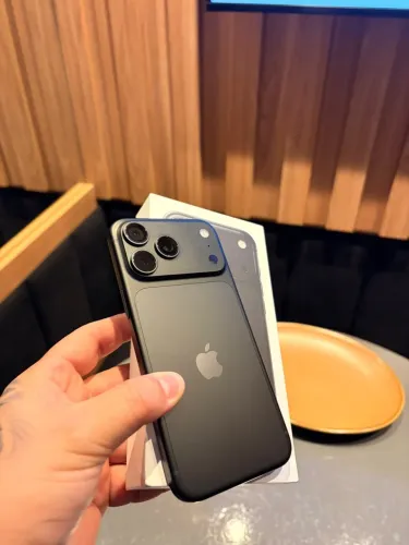18 pro Max 256gb black