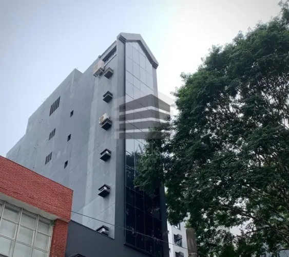 Sala comercial para locação de 40m com ótima localização, ao lado da estação do Metrô Sant