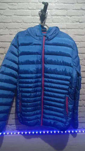 Jaqueta bomber Azul com detalhes vermelhos