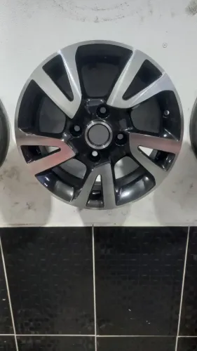 Roda aro 15 furacão 4x114 semi novas