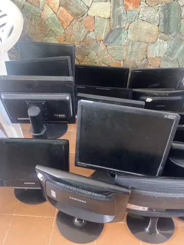 Vendo monitores funcionando 