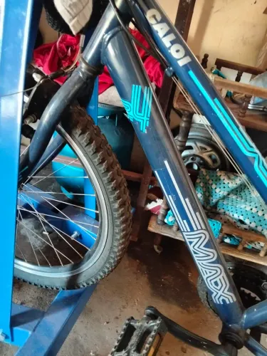 Vendo uma bicicleta 