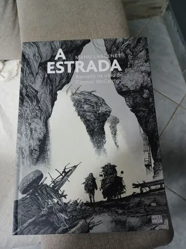 A estrada (hq) pipoca e nanquim