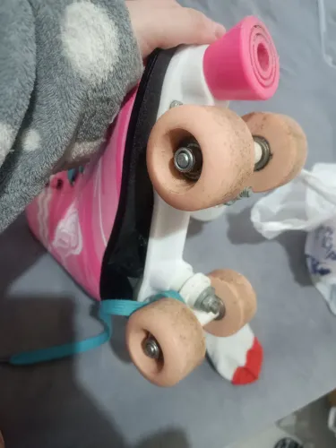 Vendo patins tamanho 36 ,de segunda mão mas com ótimo estado