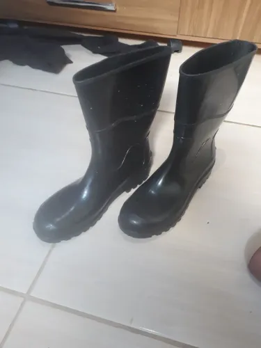 Bota nova de borracha número 43/ nunca usada.