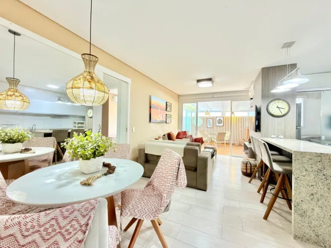 Apartamento 2 dormitórios/quartos, com terraço em L, mobiliado e decorado e com 1 box/vaga
