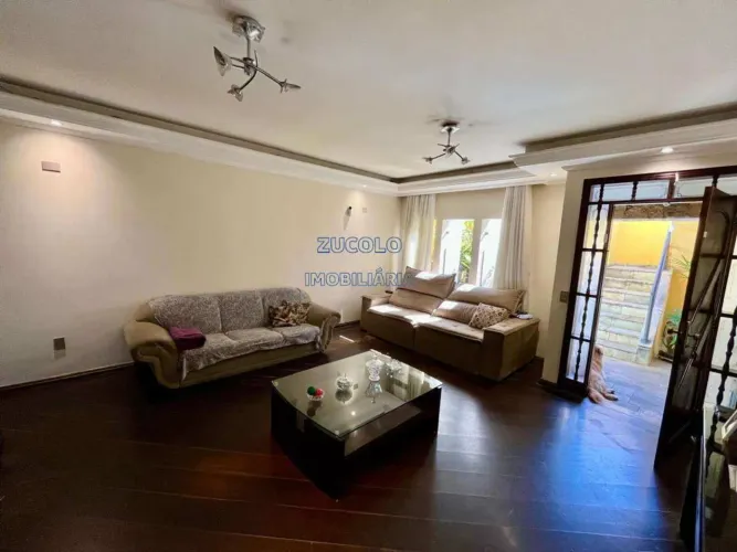 CASA TÉRREA COM QUINTAL GRANDE, 5 DORMITÓRIOS, 4 VAGAS DE GARAGEM, COM ESCRITÓRIO/CONSULTÓ
